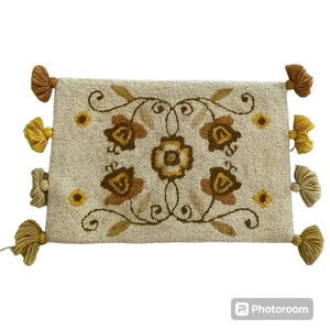 Vintage 1970s cabin crafts 100% Acrylic Small Rug